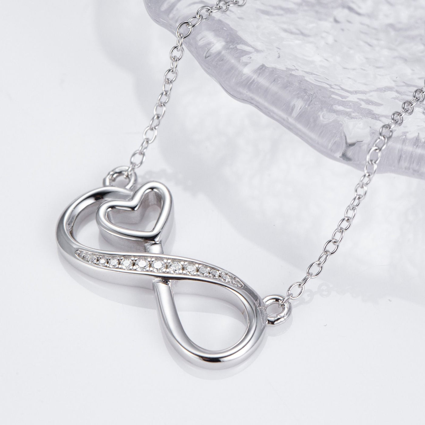 INFINITY NECKLACE MOISANNITE