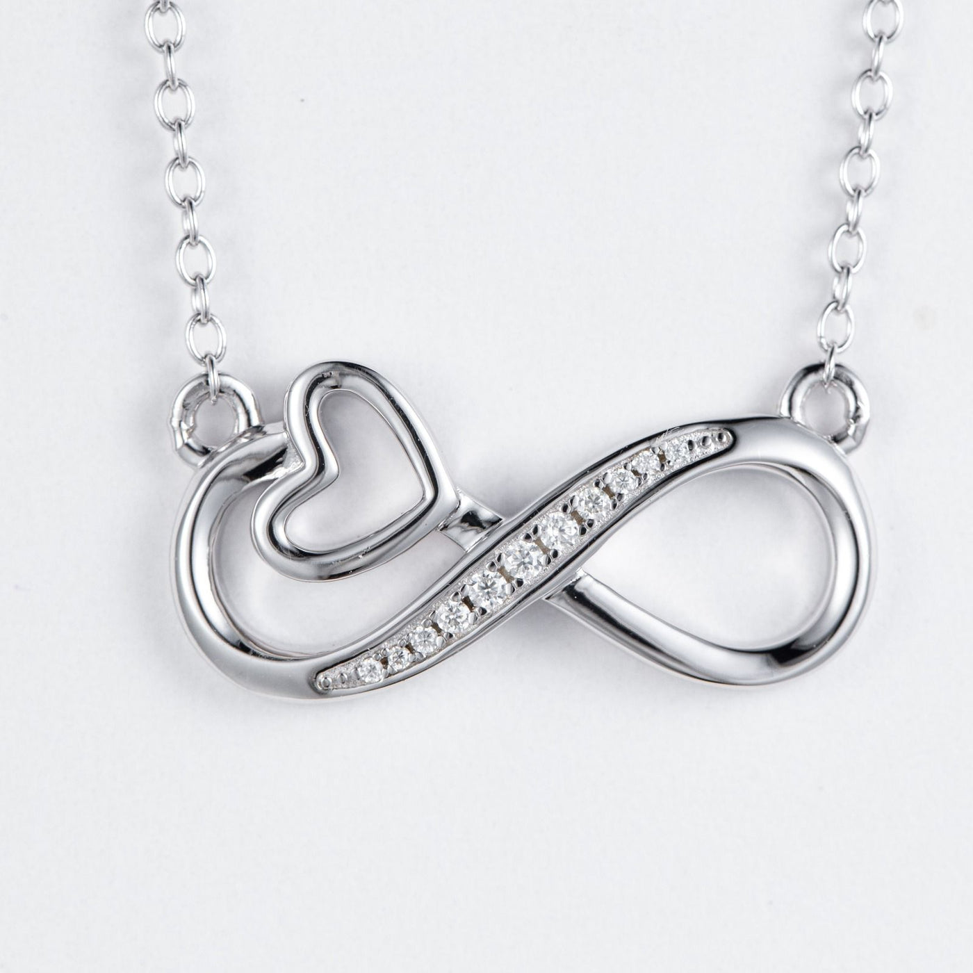 INFINITY NECKLACE MOISANNITE