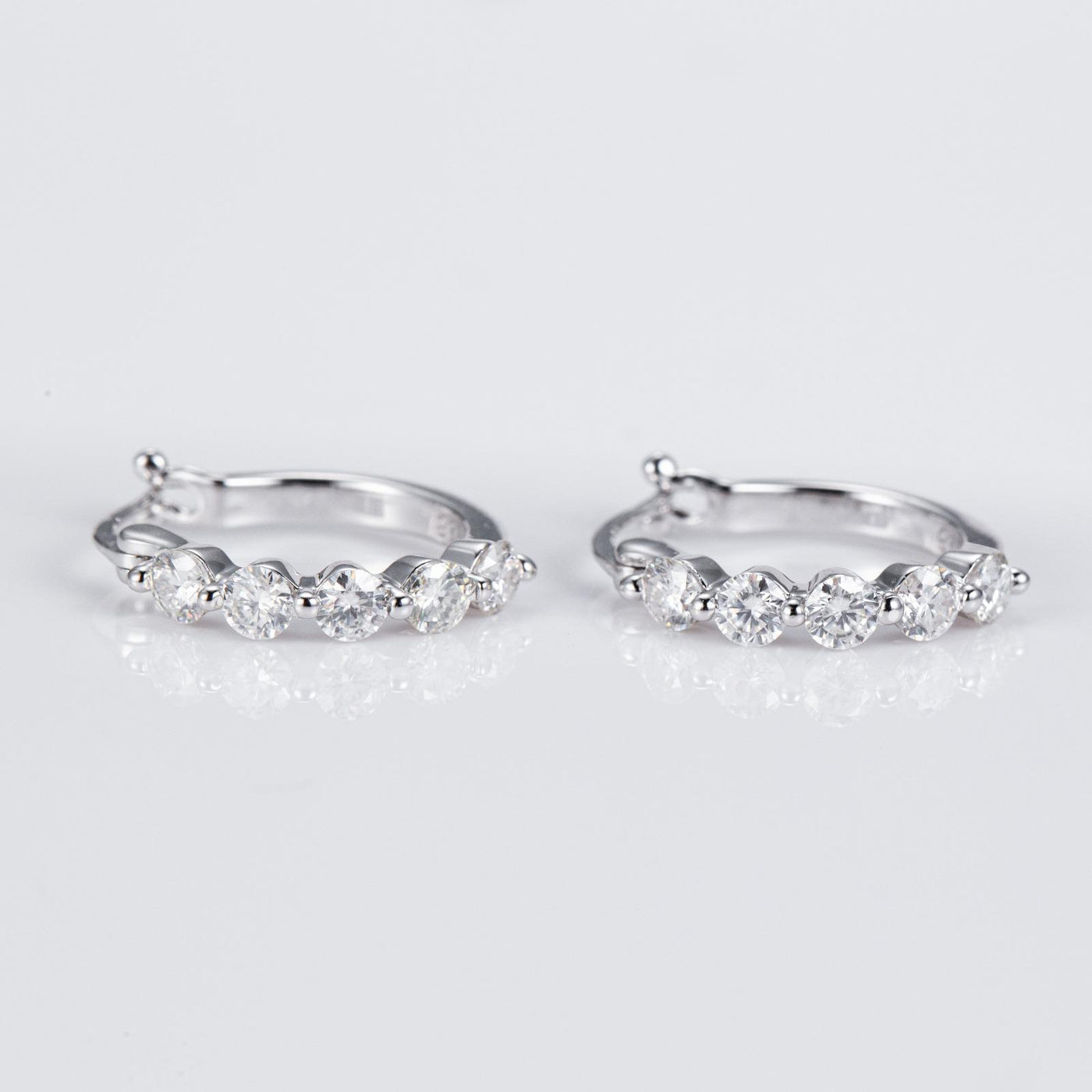 STUNNING HOOPS MOISANNITE