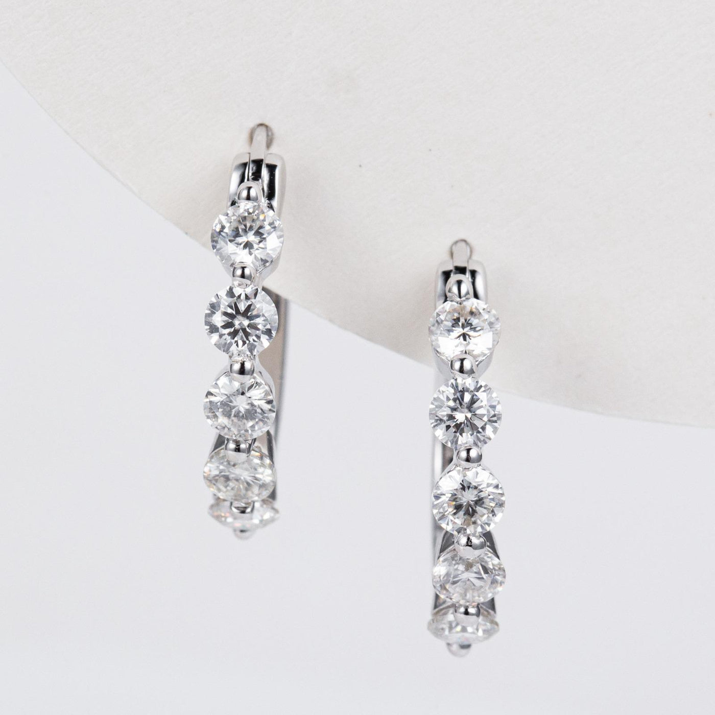 STUNNING HOOPS MOISANNITE