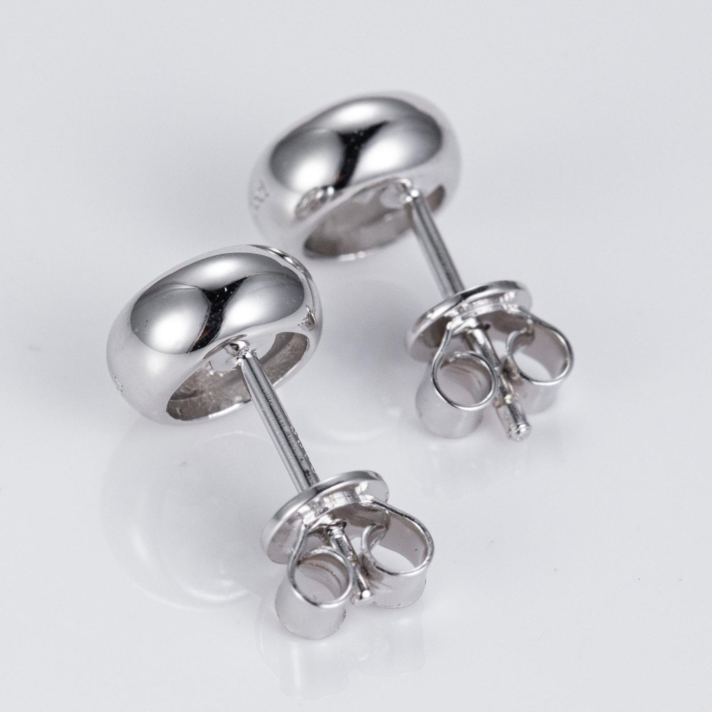 ROUND CUT STUNNING STUDS MOISANNITE