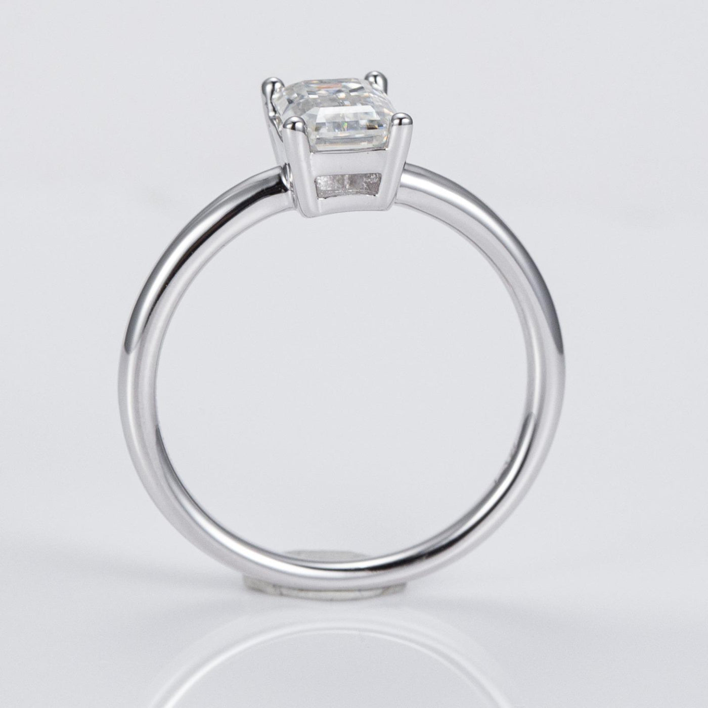 EMERALD CUT 1.0CT WEDDING RING MOISANNITE