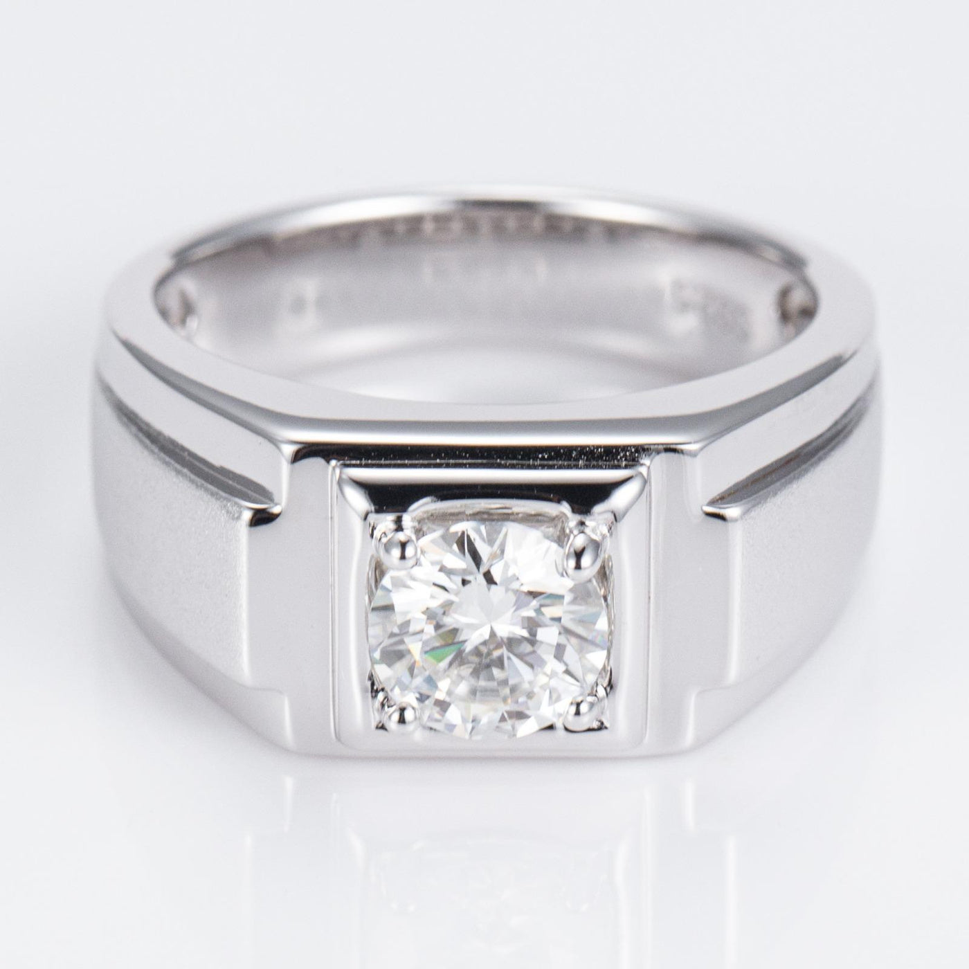 ROUND CUT 1.0CT MEN’s ENGAGEMENT RING MOISANNITE
